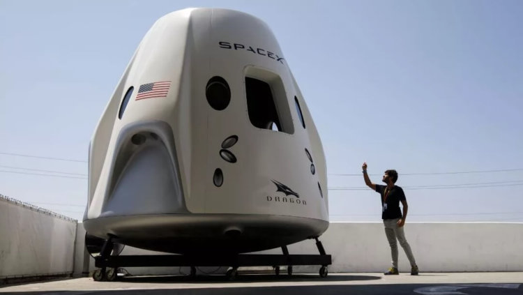 Корабль Crew Dragon компании SpaceX без экипажа полетит к МКС 7 января. Фото.