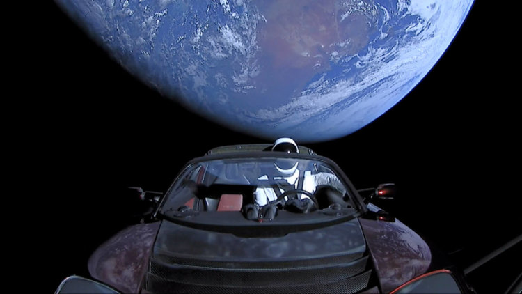 Tesla Roadster, отправленный в космос, прошел мимо Марса. Фото.