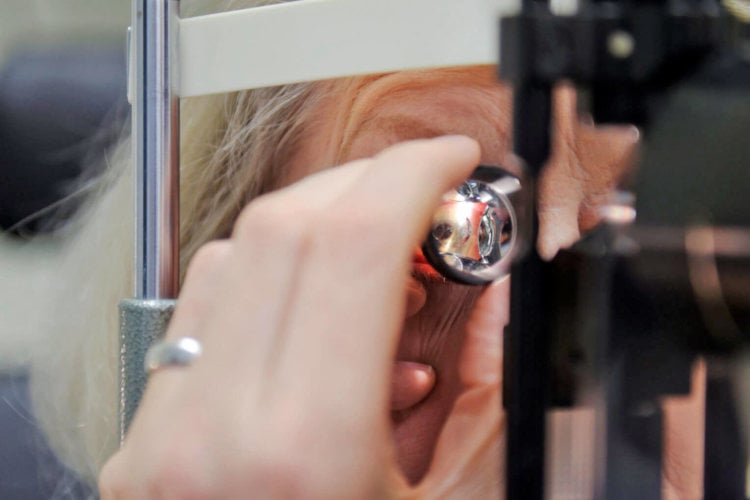 Создан магнитный глазной имплантат, который защитит от глаукомы. Фото.