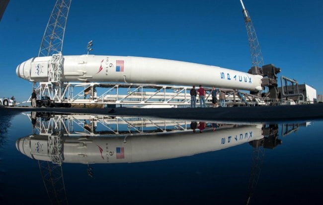 Казахстан отказался от услуг Роскосмоса и выбрал SpaceX. Почему? Фото.