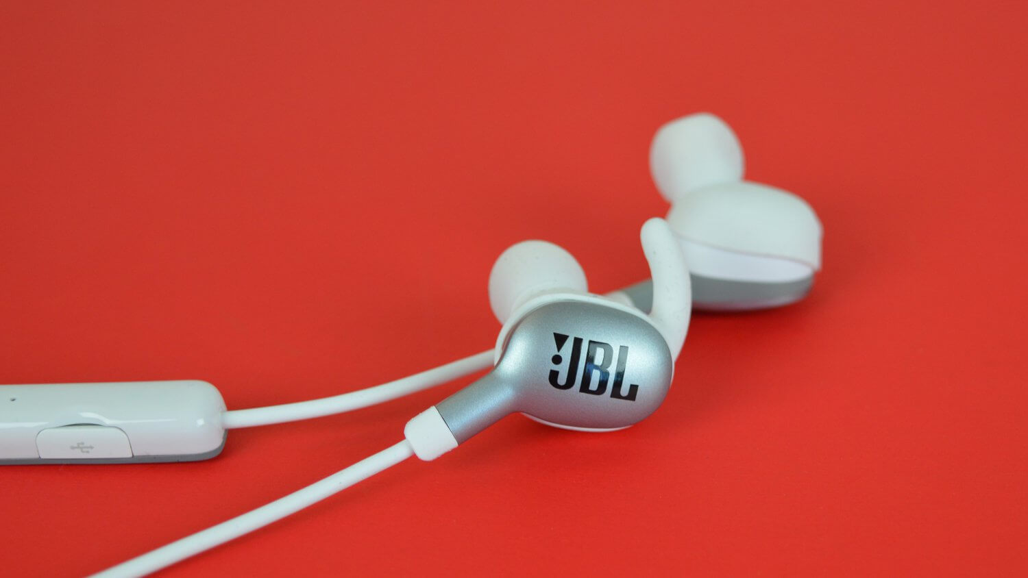 Какие бюджетные наушники выбрать?. Фото.