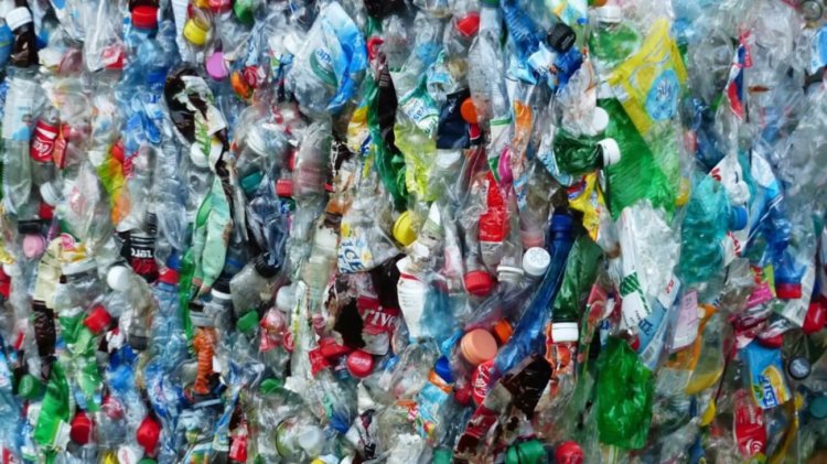 Найден способ переработки пластиковых отходов в универсальный материал. Фото.