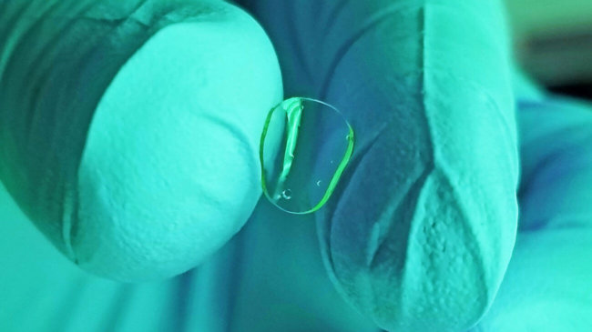 Первая искусственная роговица, напечатанная на 3D-принтере, уже готова для трансплантации. Фото.