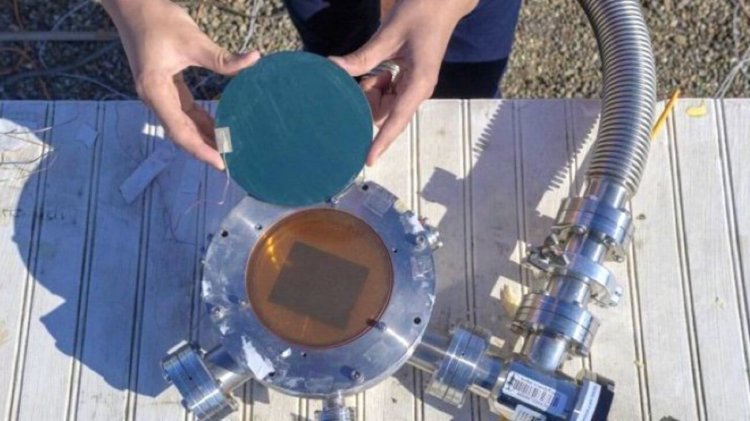 Новая солнечная батарея не просто собирает энергию, но и посылает ее избыток обратно в космос. Фото.