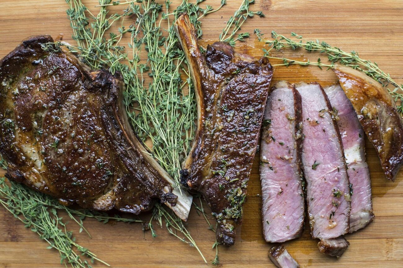 Израильский стартап будет производить «веганские стейки», неотличимые от настоящих. Фото.