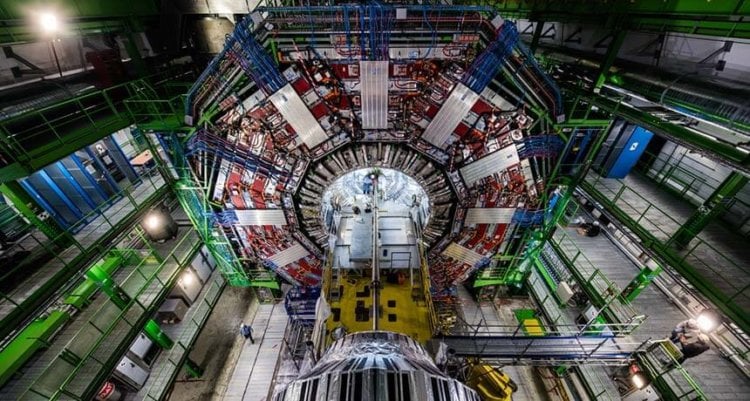 Большой адронный коллайдер закрывается на два года. Фото.