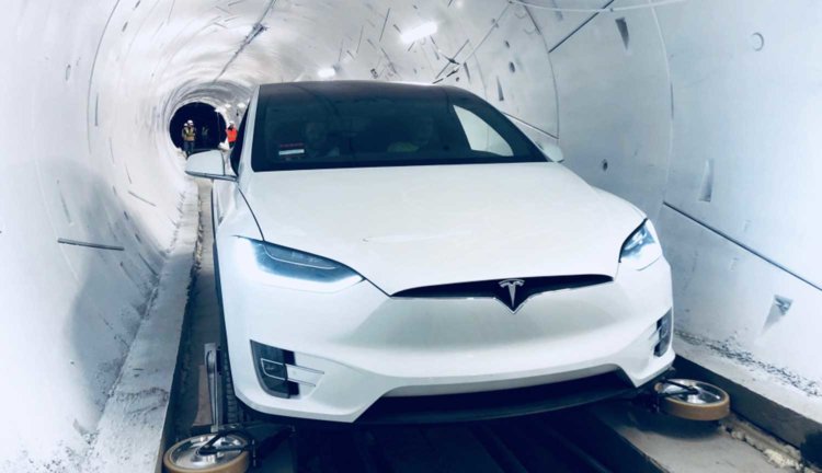 #Видео | Tesla Model X с выдвижными колесами для езды по туннелю The Boring. Фото.