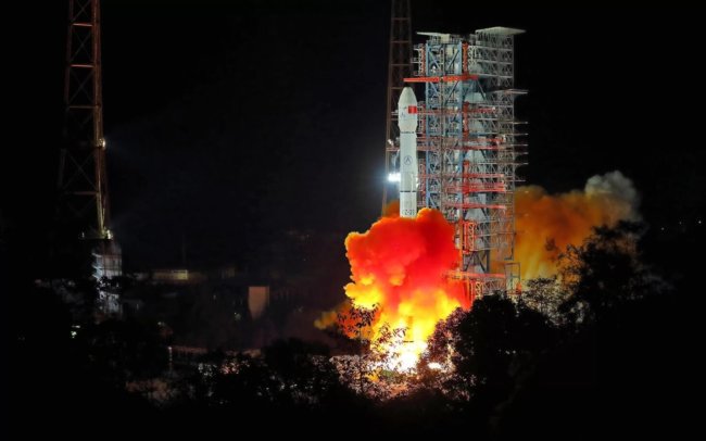 Китай отправил луноход на обратную сторону Луны. Фото.