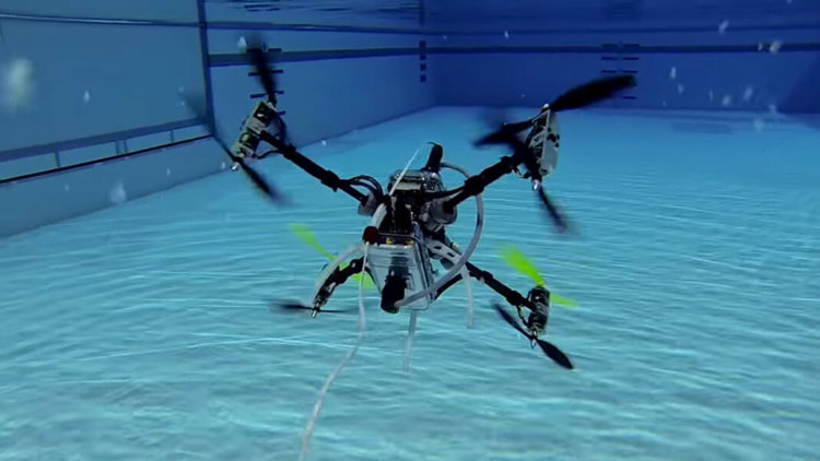 Этот беспилотный дрон умеет и летать, и плавать… под водой. Фото.