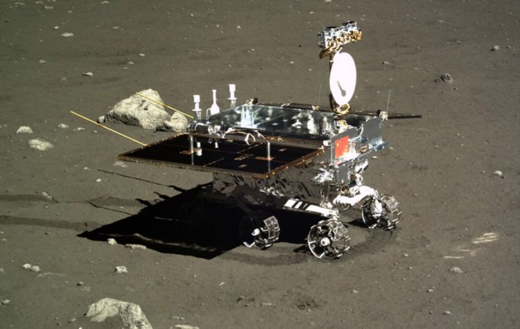 Китай отправил луноход на обратную сторону Луны. Туда, где никто никогда не был. Фото.