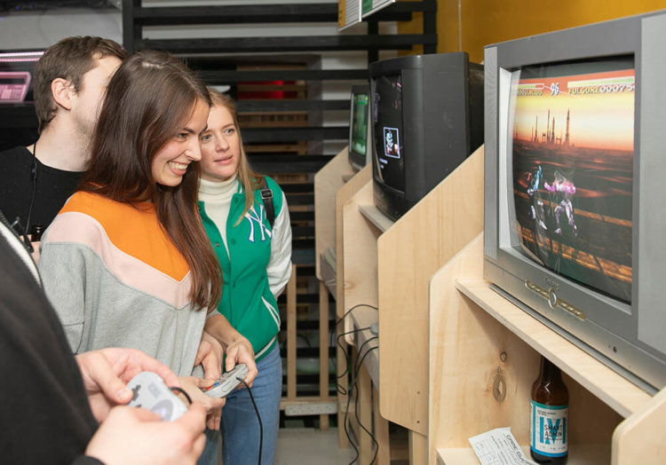 В России прошел первый турнир по старым видеоиграм. Фото.