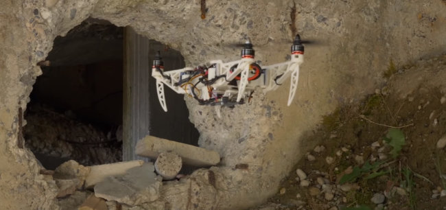 #видео | Разработан компактный дрон, меняющий свою форму в полете. Фото.
