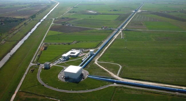 Пять необычных фактов о черных дырах, которые «увидела» обсерватория LIGO. Фото.