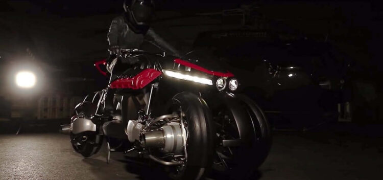 Инженер-энтузиаст собрал летающий мотоцикл-трансформер.. Фото.