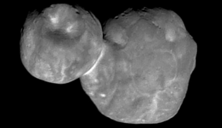 #фото | Ямы и шрамы на поверхности астероида Ультима Туле. Фото.