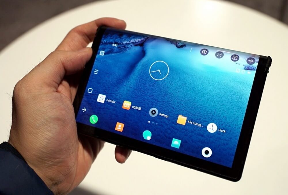 #фотодня | На CES показали работающий гибкий смарфтон.. Фото.