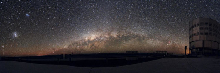 Через два миллиарда лет наша галактика столкнется с Большим Магеллановым Облаком. Фото.