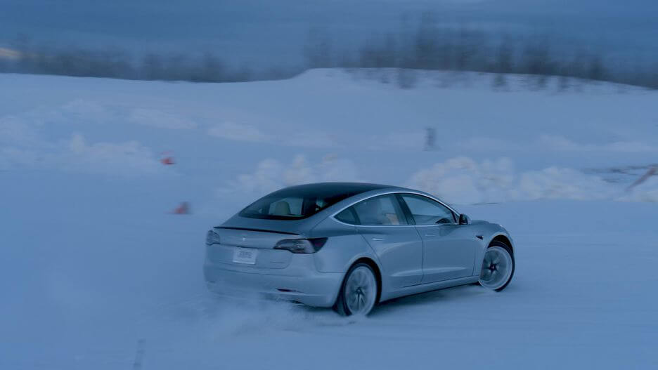 Где и как Tesla готовит свои электромобили для эксплуатации в зимних условиях. Фото.
