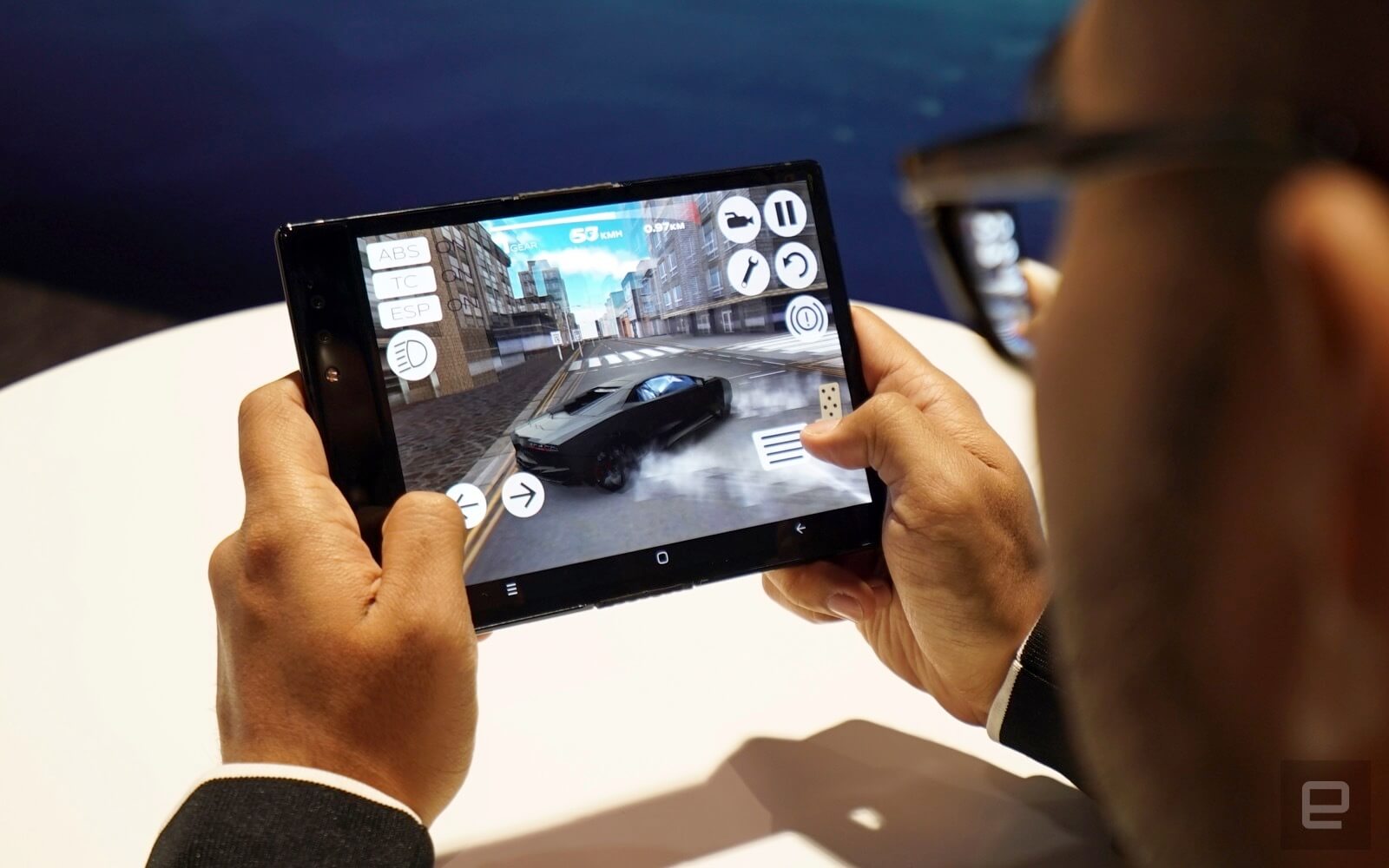 #фотодня | На CES показали работающий гибкий смарфтон.. Фото.