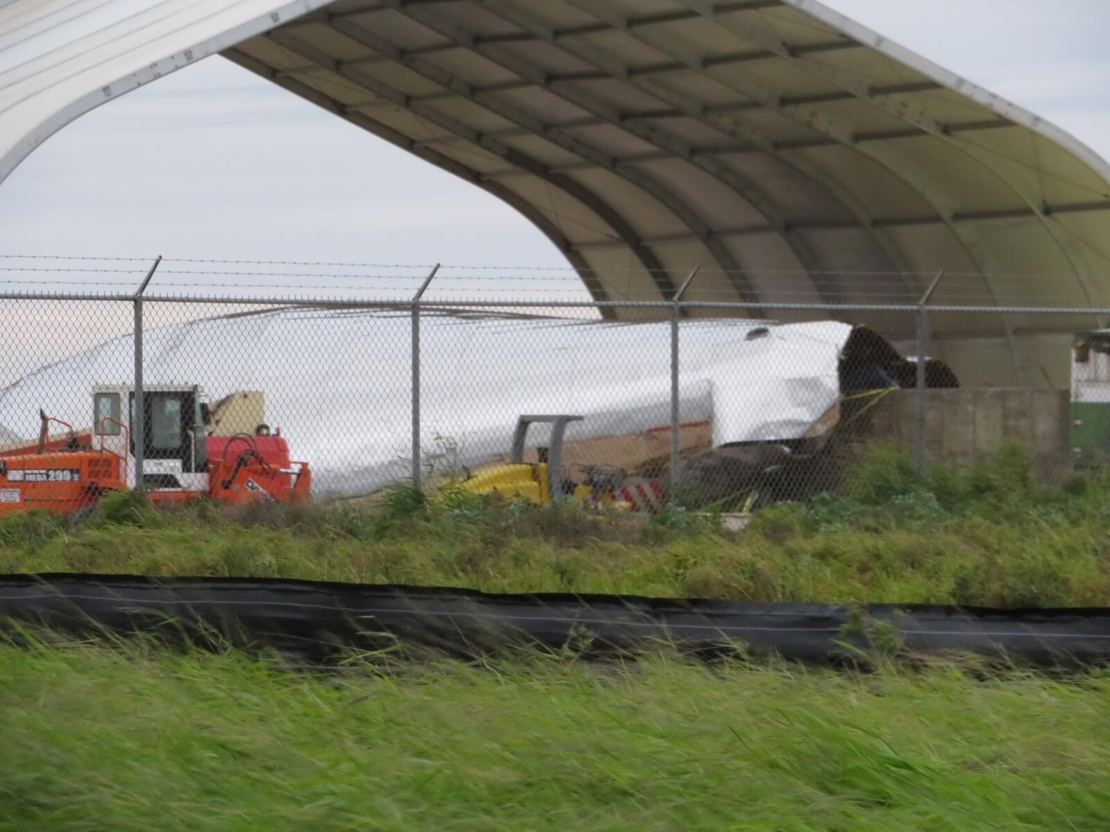 #фото | Часть прототипа ракеты Starship компании SpaceX упала из-за сильного ветра. Фото.