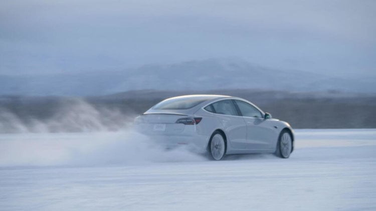 Где и как Tesla готовит свои электромобили для эксплуатации в зимних условиях. Фото.
