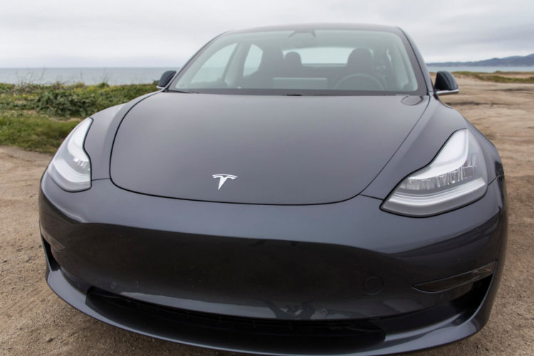Tesla сократит 3000 человек и сосредоточится на производстве Model 3. Фото.