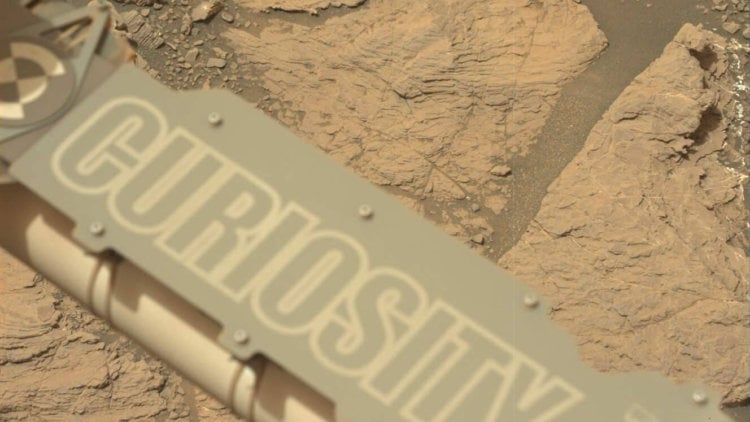 Очередной «глюк» компьютера марсохода «Кьюриосити» заставил NASA дать ему несколько дней выходных. Фото.
