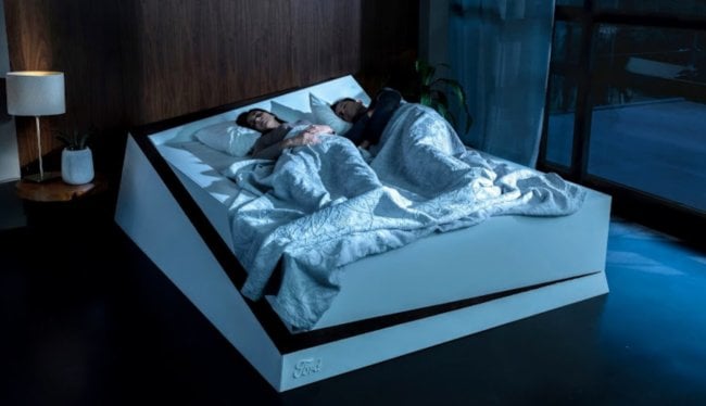 Ford создала «умную» кровать, решающую проблему многих семейных пар. Фото.