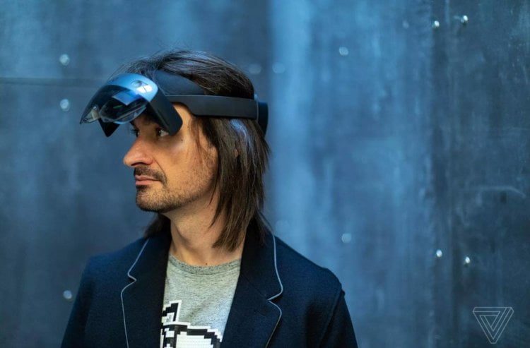 Смешанная реальность не для дома: чем Microsoft HoloLens 2 за 3500 долларов лучше первой версии? Лазеры и зеркала. Фото.