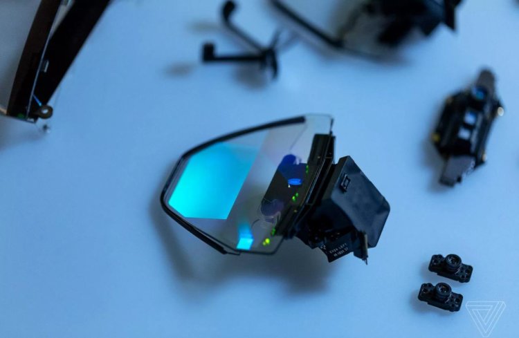 Смешанная реальность не для дома: чем Microsoft HoloLens 2 за 3500 долларов лучше первой версии? Лазеры и зеркала. Фото.