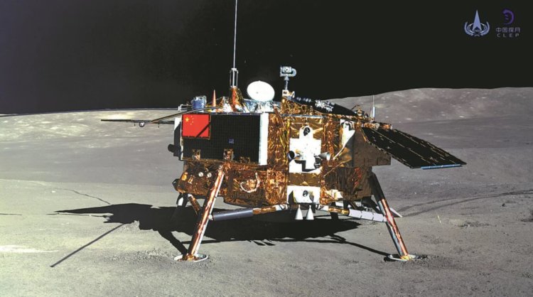 Китайский луноход пережил первую ночь на обратной стороне Луны. Фото.