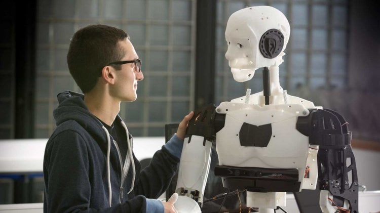 Заслуживает ли обладающая чувствами машина человеческого отношения? Роботы становятся все более человечными с каждым днем. Фото.