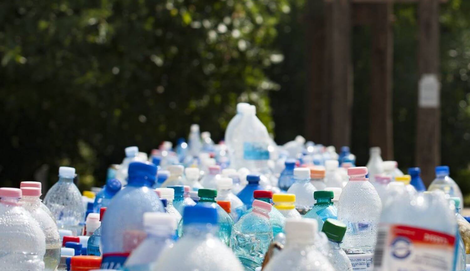 Найден простой способ превращать пластиковые отходы в топливо. Фото.