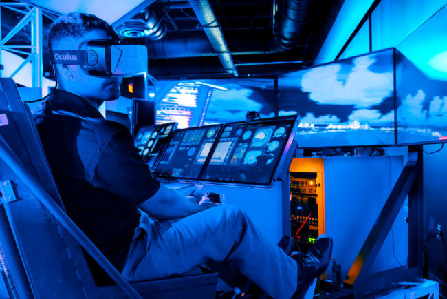 Летчиков начнут обучать в виртуальной реальности. Фото.