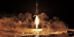 SpaceX впервые запустила пилотируемый корабль Crew Dragon к МКС. Фото.