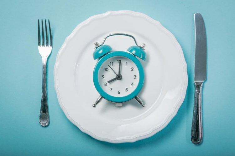 Интервальное и продолжительное голодание: плюсы и минусы. Еда по расписанию становится все более популярной. Фото.