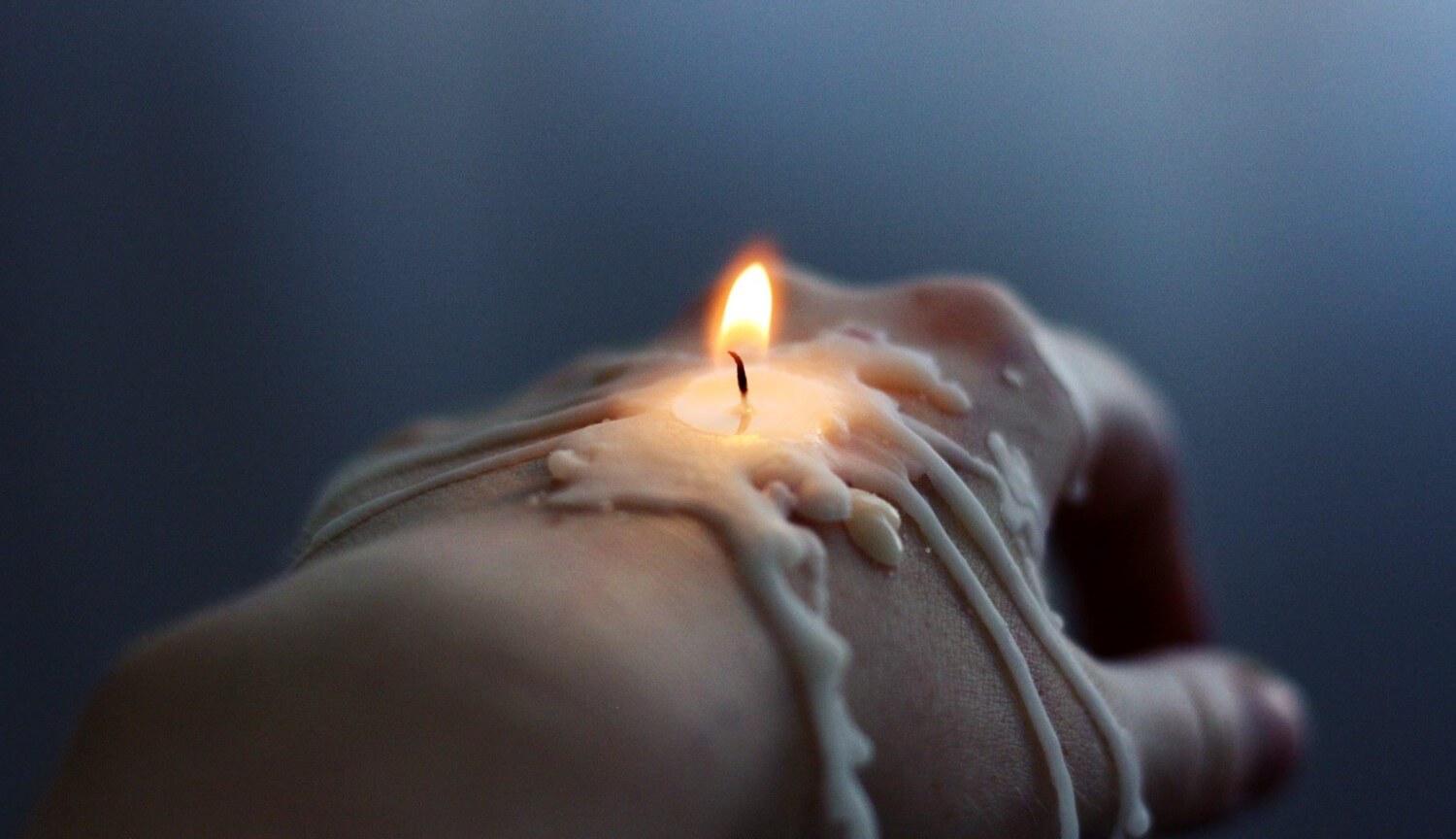 Женщина не чувствует боли