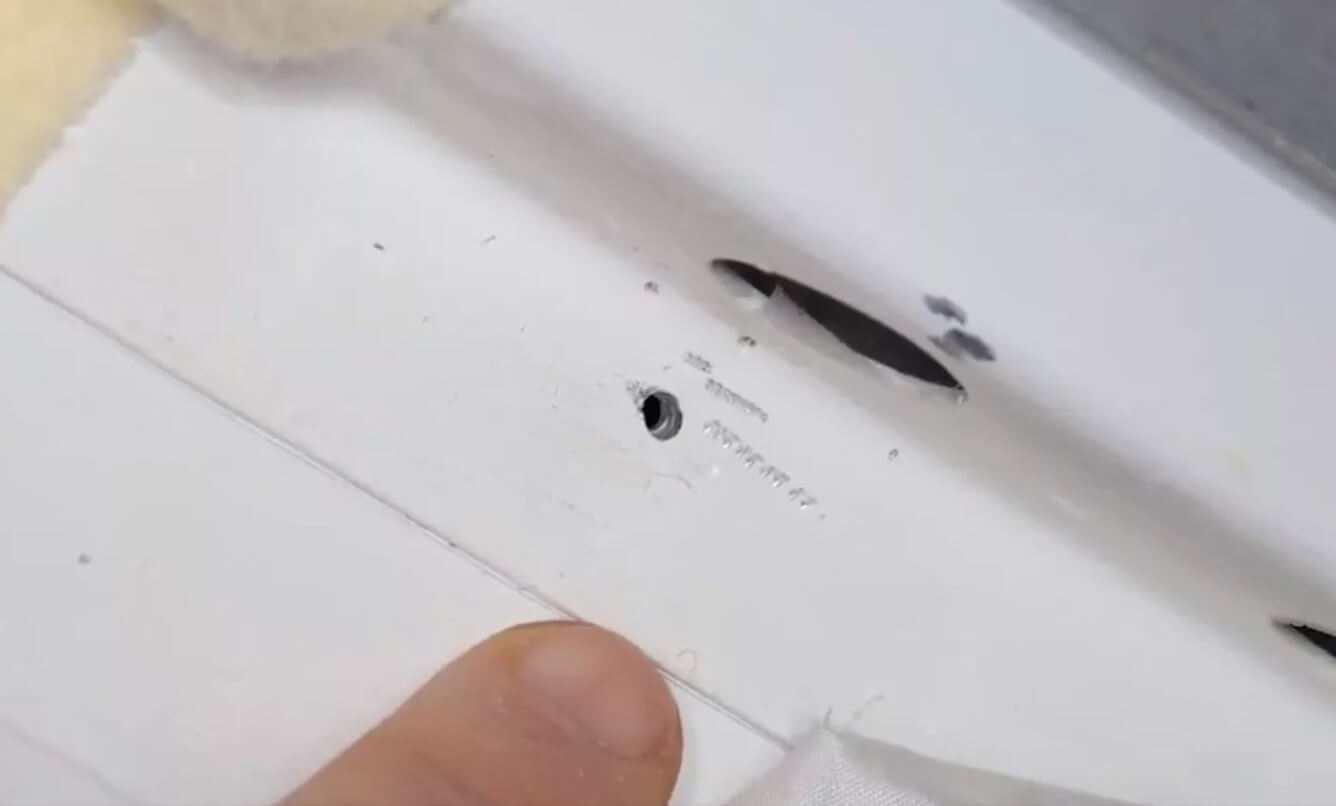 «Роскосмос» до сих пор не установил причину появления дырки в обшивке «Союза». Фото.