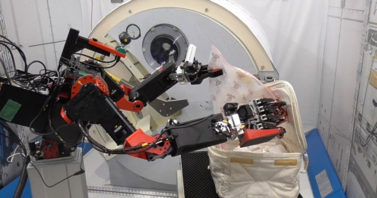 Через два года на МКС появятся японские роботы-аватары. Фото.