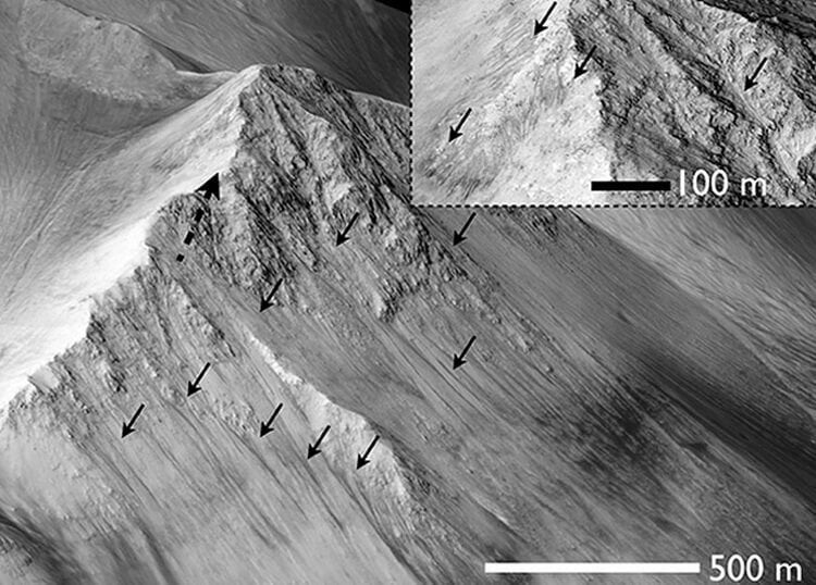 На Марсе могли сохраниться активные подземные источники воды. Фото.