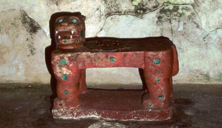 Археологи нашли храм майя с тысячелетними артефактами. Фото.