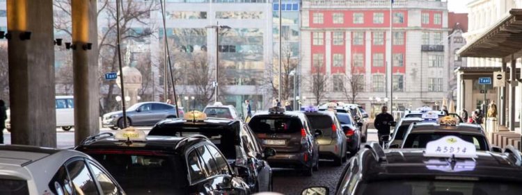 В столице Норвегии установят беспроводные зарядные станции для такси. Фото.