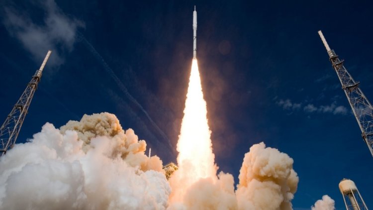 Немецкое космическое агентство предлагает ловить отработанные ракеты с помощью самолета. Фото.