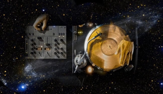 В космос будет отправлена новая посылка для инопланетян с «человеческой» музыкой. Фото.