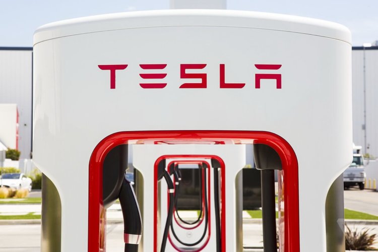 Новые станции Tesla Supercharger V3 сокращают время зарядки электромобилей вдвое. Фото.