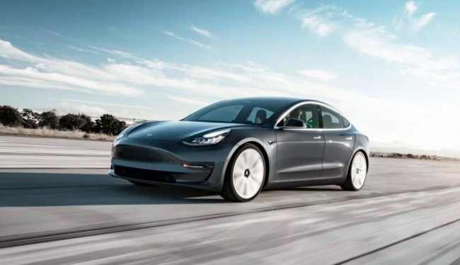 Илон Маск объявил о выпуске самой дешевой версии Tesla Model 3. Фото.