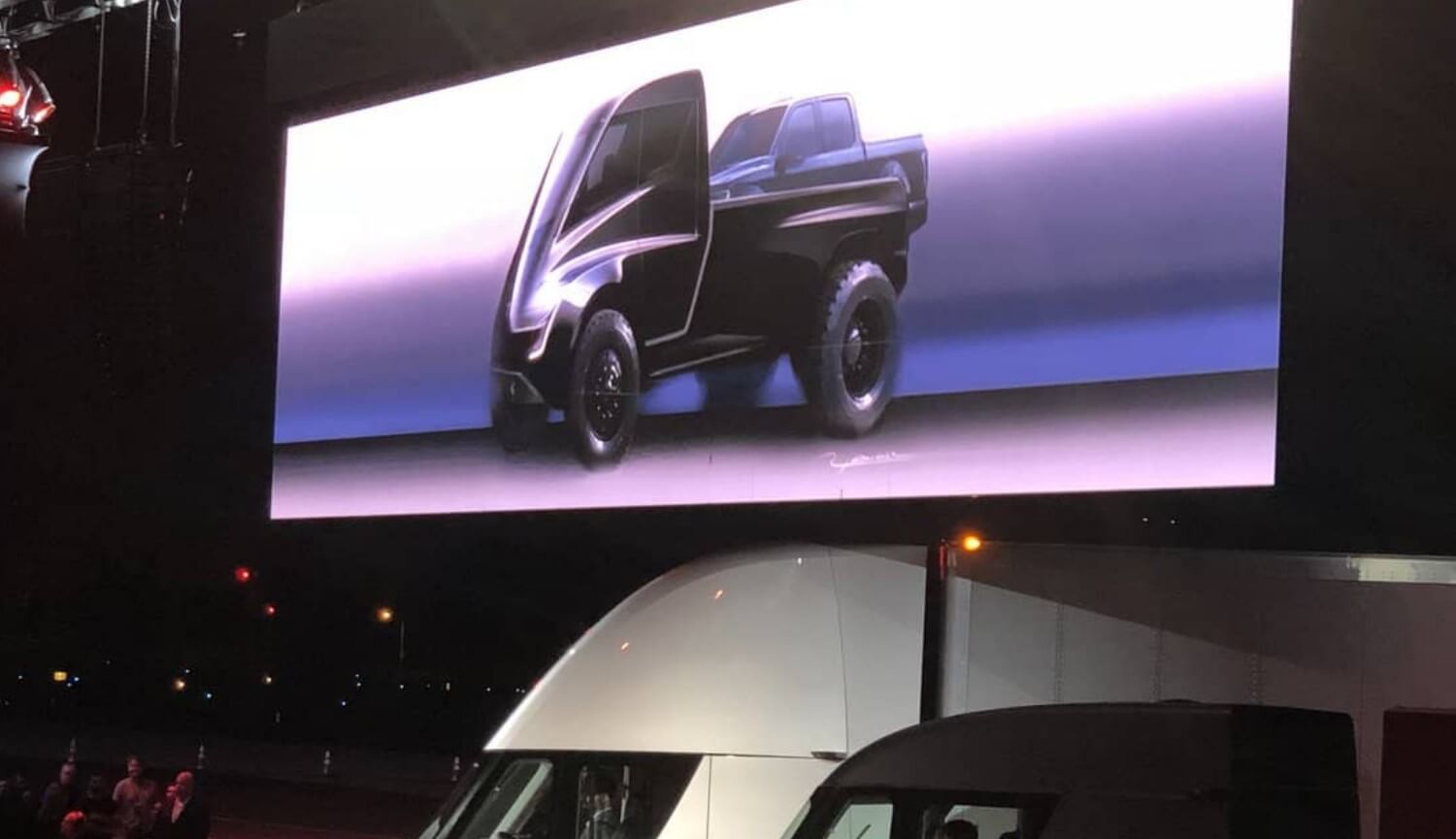 Илон Маск сравнил автомобили конкурентов с «детскими игрушками». Фото.