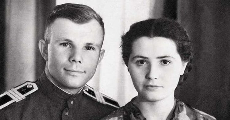 Прощальное письмо Гагарина. Юрий Гагарин с Супргуой. Фото.
