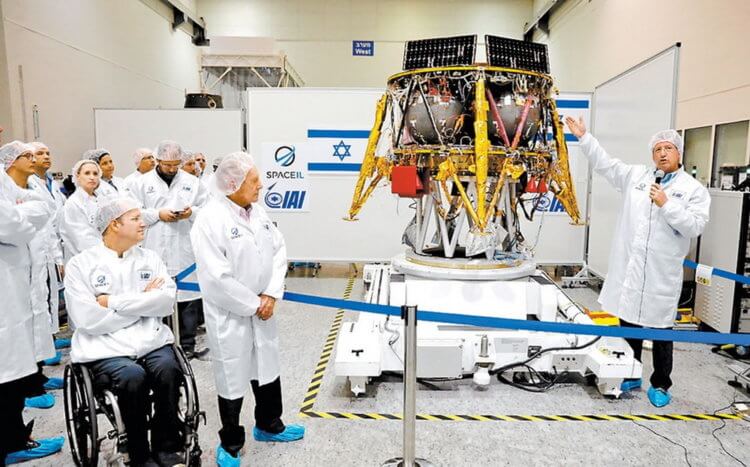 Стала известна причина падения израильского модуля при посадке на Луну. Фото.