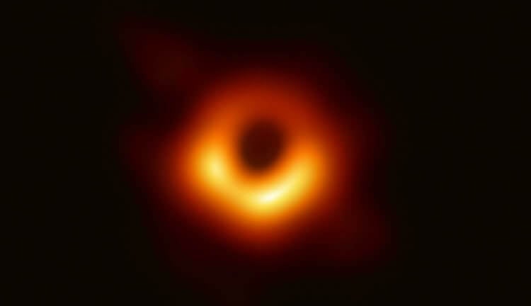 Первая сфотографированная черная дыра получила имя Поэхи. Фото.